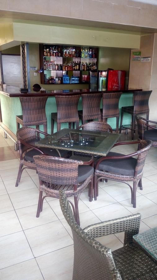 Ash White Hotel Ναϊρόμπι Εξωτερικό φωτογραφία