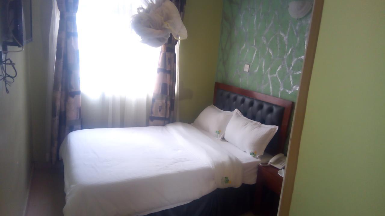 Ash White Hotel Ναϊρόμπι Εξωτερικό φωτογραφία